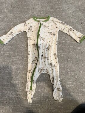 Unbranded Cream Baby One-Piece Footed Sleeper with Green Trim